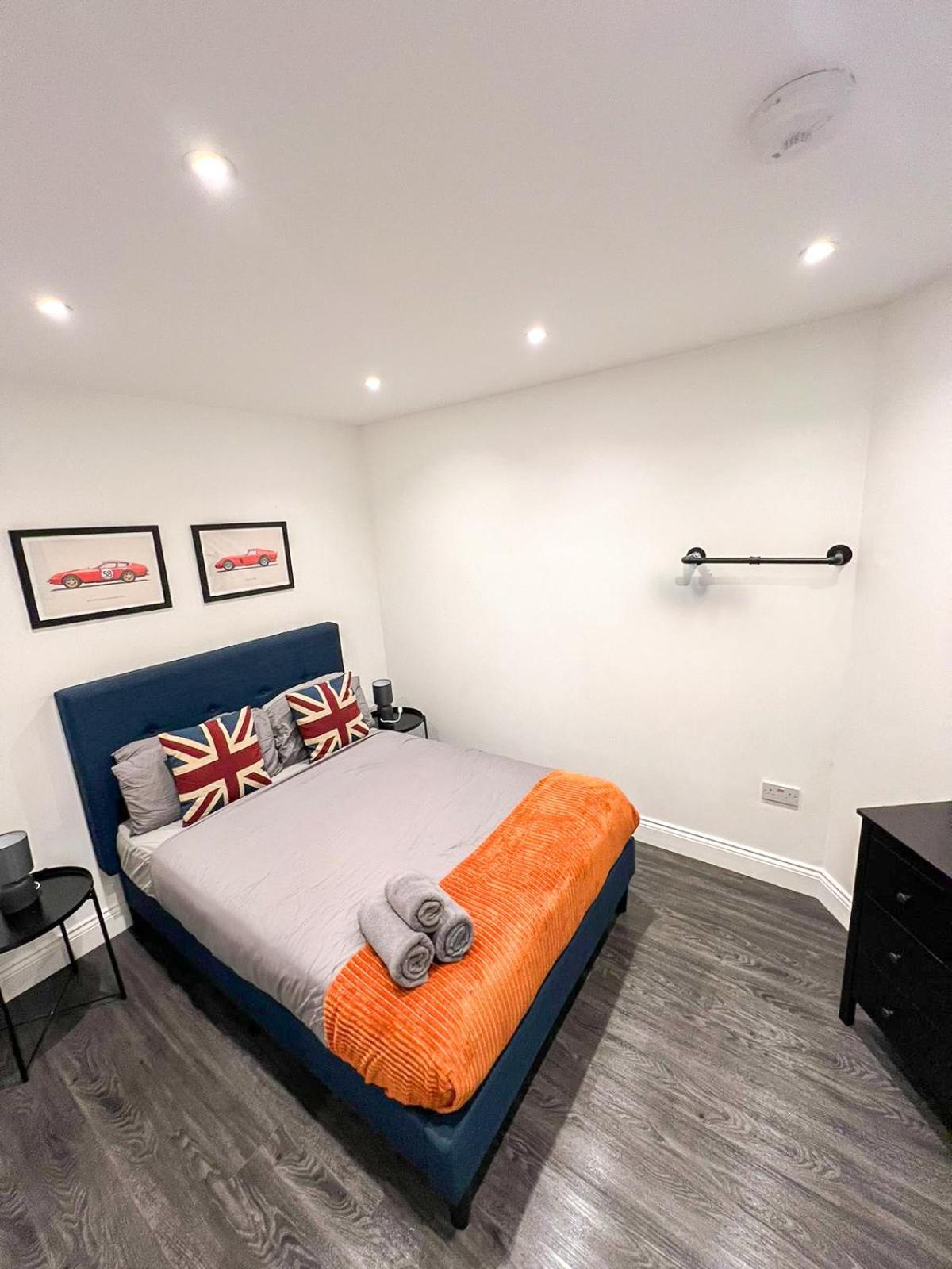 1-Bedroom Apartments In Shoreditch, Old Street, Hoxton London Bagian luar foto