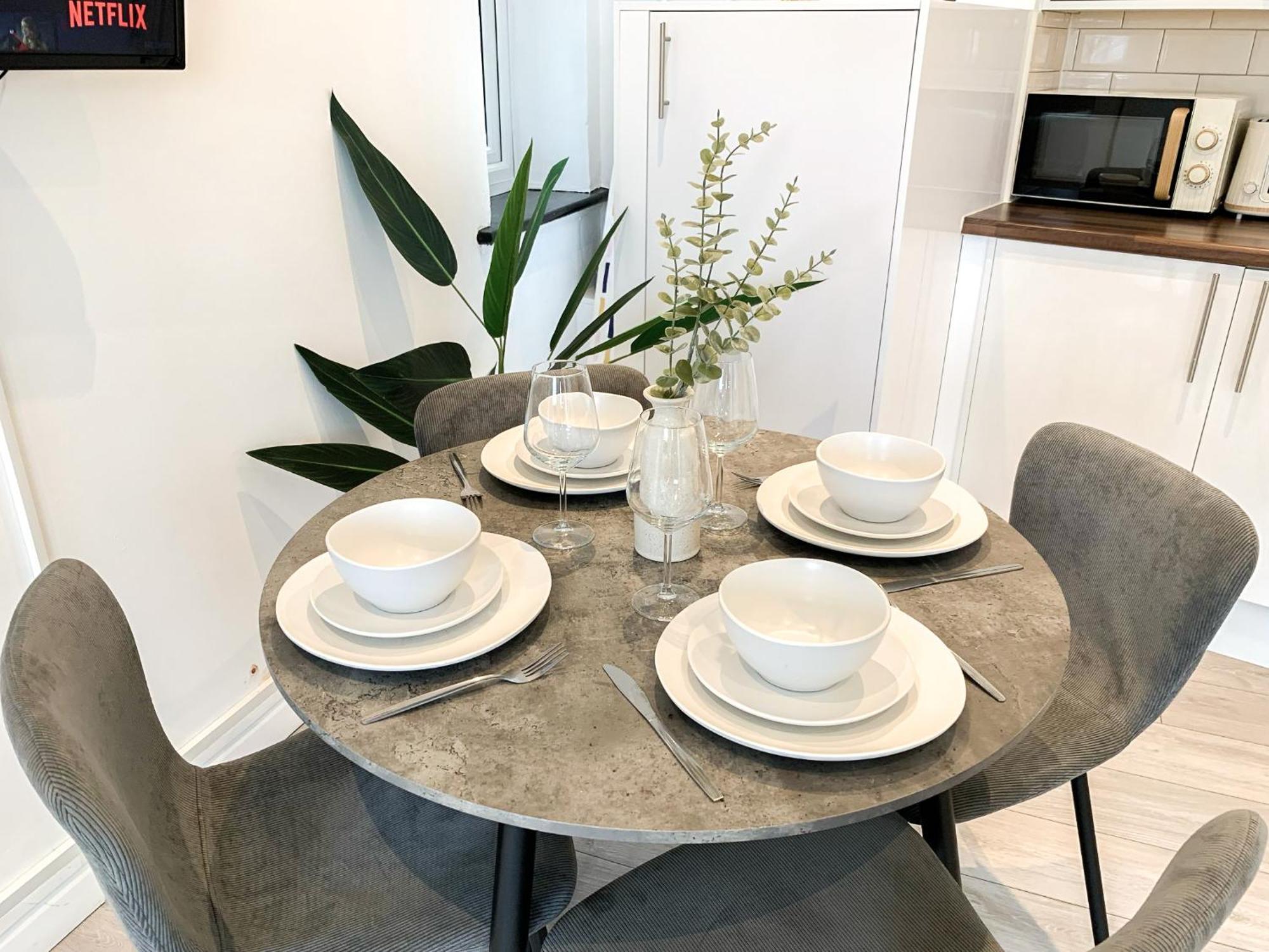 1-Bedroom Apartments In Shoreditch, Old Street, Hoxton London Bagian luar foto