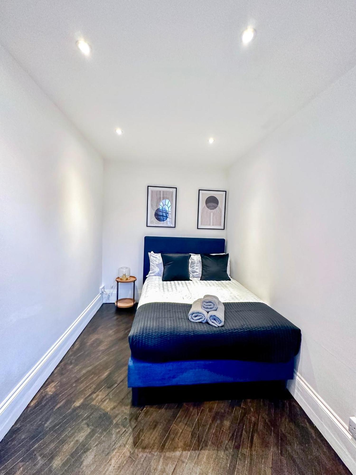 1-Bedroom Apartments In Shoreditch, Old Street, Hoxton London Bagian luar foto